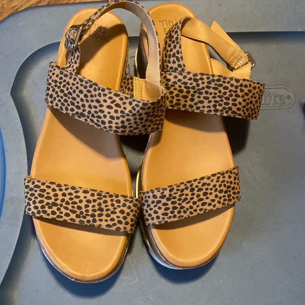 Walmart sandals never worn too big